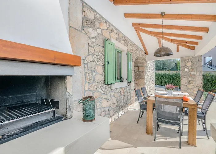 2 Bedroom Beautiful In * Malinska
