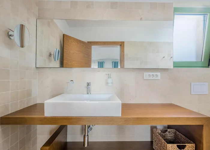 2 Bedroom Beautiful In *