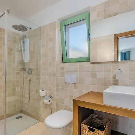 2 Bedroom Beautiful In Malinska