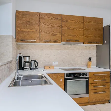 Feriehus 2 Bedroom Beautiful In Malinska