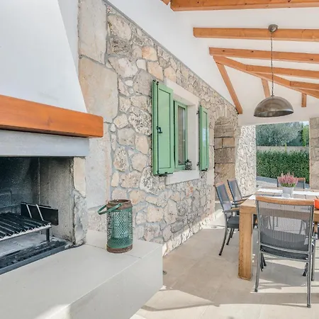 2 Bedroom Nice Home In Malinska * Malinska