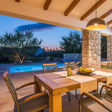 2 Bedroom Beautiful In Feriehus Malinska