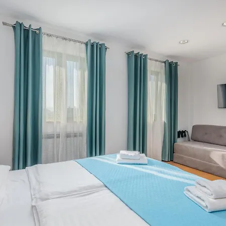 Feriehus 2 Bedroom Beautiful In Malinska