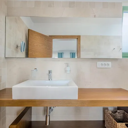 2 Bedroom Beautiful In *