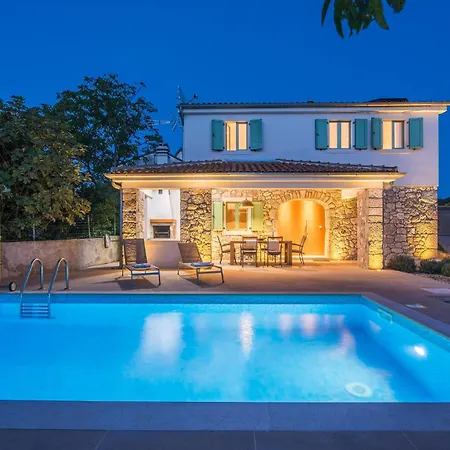 Feriehus 2 Bedroom Beautiful In Malinska