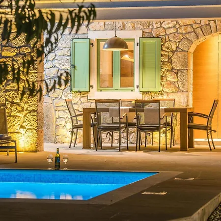 2 Bedroom Beautiful In Feriehus