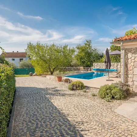 2 Bedroom Beautiful In Feriehus