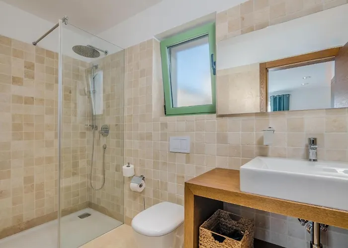 2 Bedroom Beautiful In Malinska