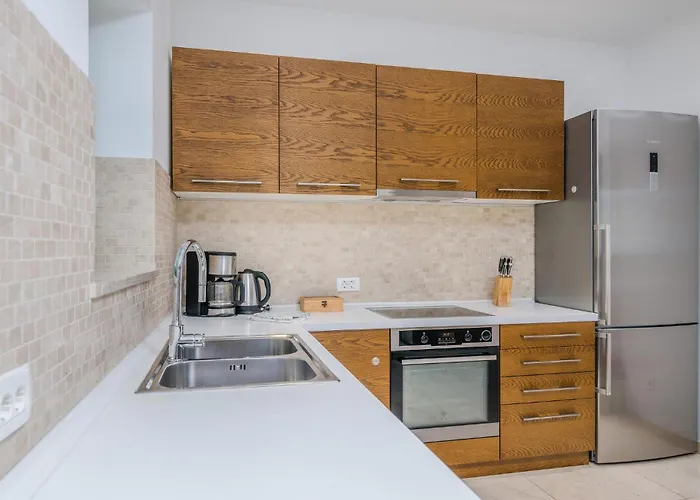 Vakantiehuis 2 Bedroom Beautiful In Malinska